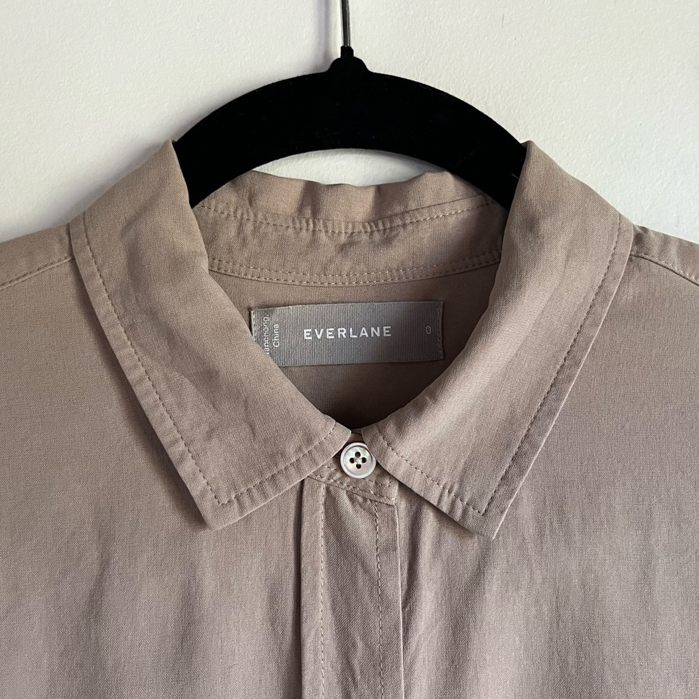 Everlane The Utility Shirt in Washable Silk ‘Burnt Sugar’ Brown Size 0 $150 - Picture 5 of 15